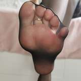 tiny_nylon_feet